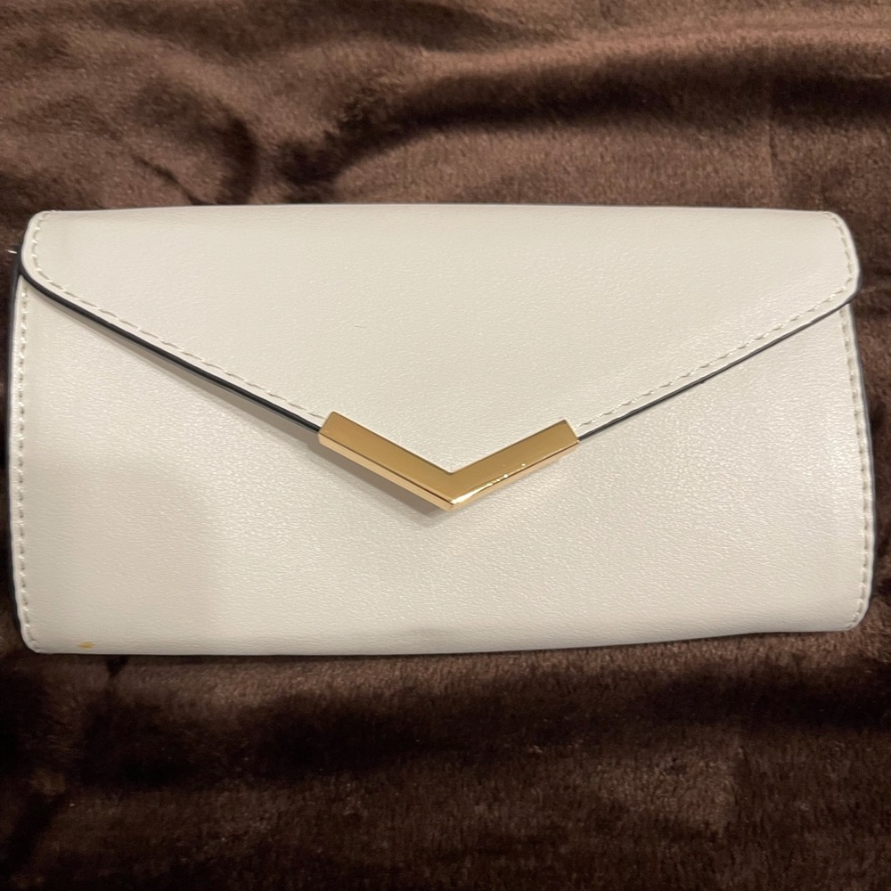 White clutch with strap